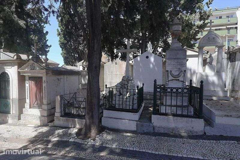 Jazigo no Cemitério dos Prazeres (Lisboa) - Grande imagem: 4/5