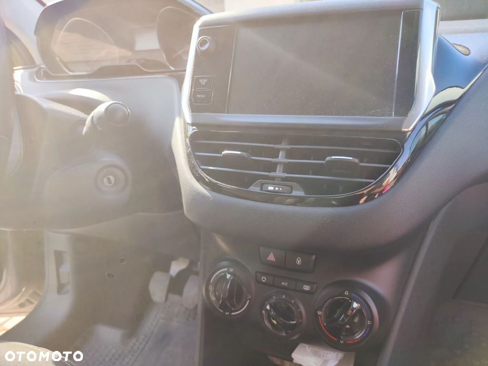 Peugeot 208 1.2 PureTech Active - 17