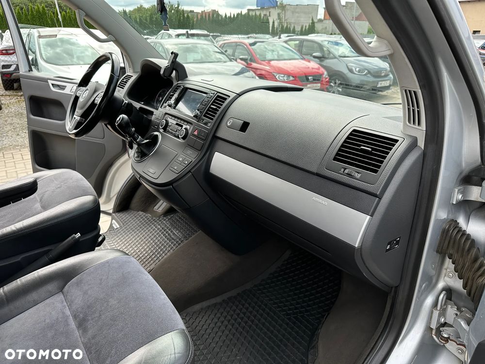Volkswagen Multivan - 21