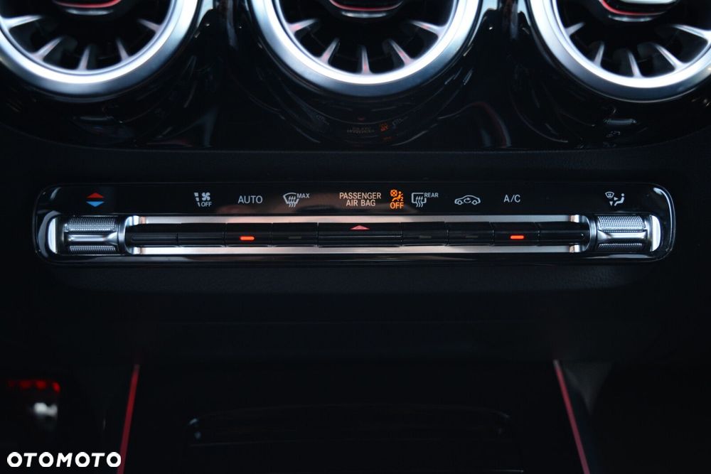 Mercedes-Benz GLA - 22