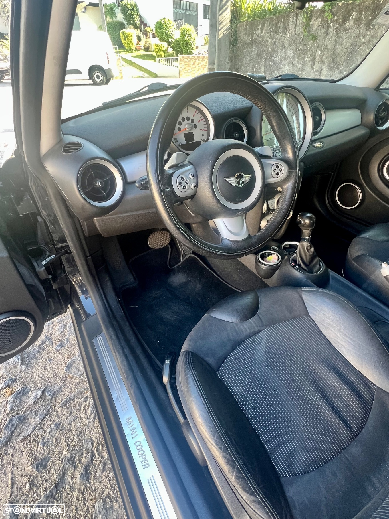 MINI 3 Portas Cooper D Aut. - 19