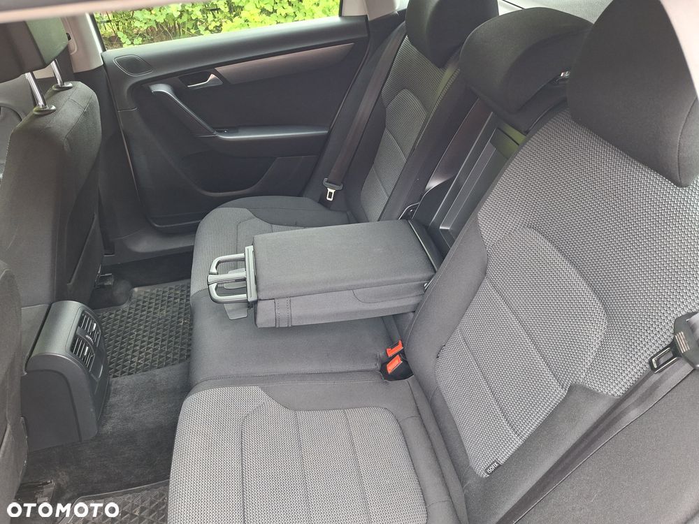 Volkswagen Passat 2.0 TDI Comfortline - 24