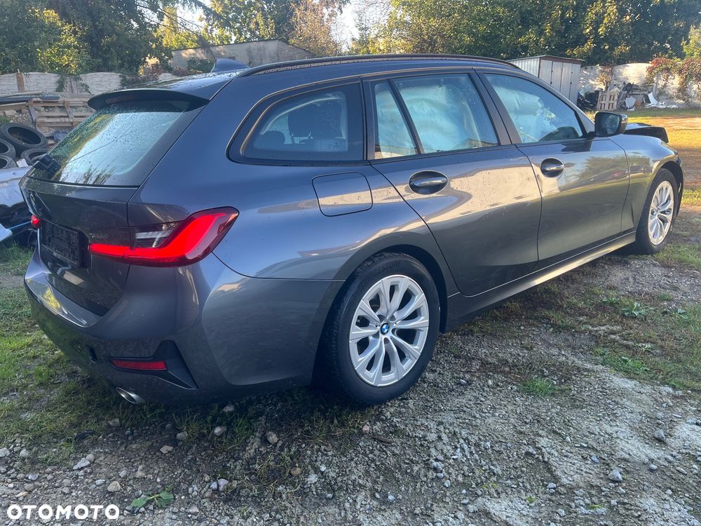 BMW Seria 3 318d Touring Sport Line - 15