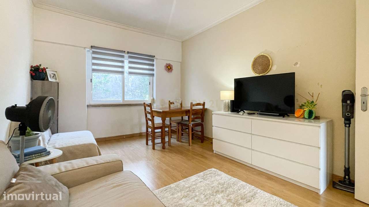 Apartamento T2 com Varanda em Algés | A 10 min da Estação | Excelente - Grande imagem: 2/20