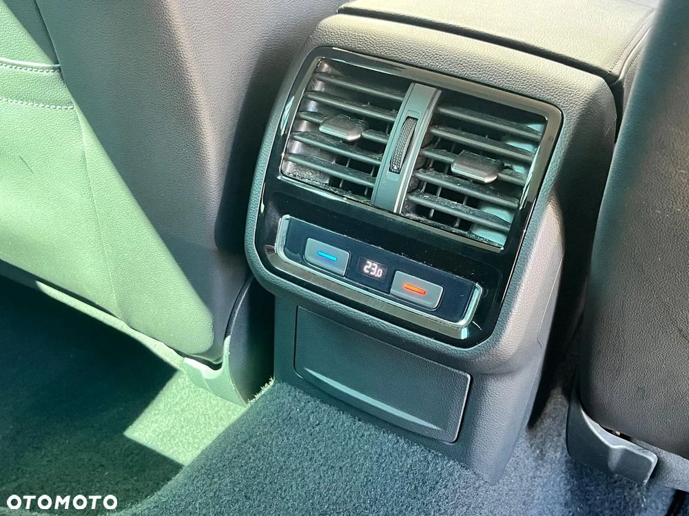 Volkswagen Passat 2.0 TSI Elegance DSG - 33