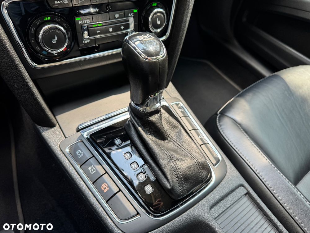 Skoda Superb 2.0 TDI Elegance DSG - 36