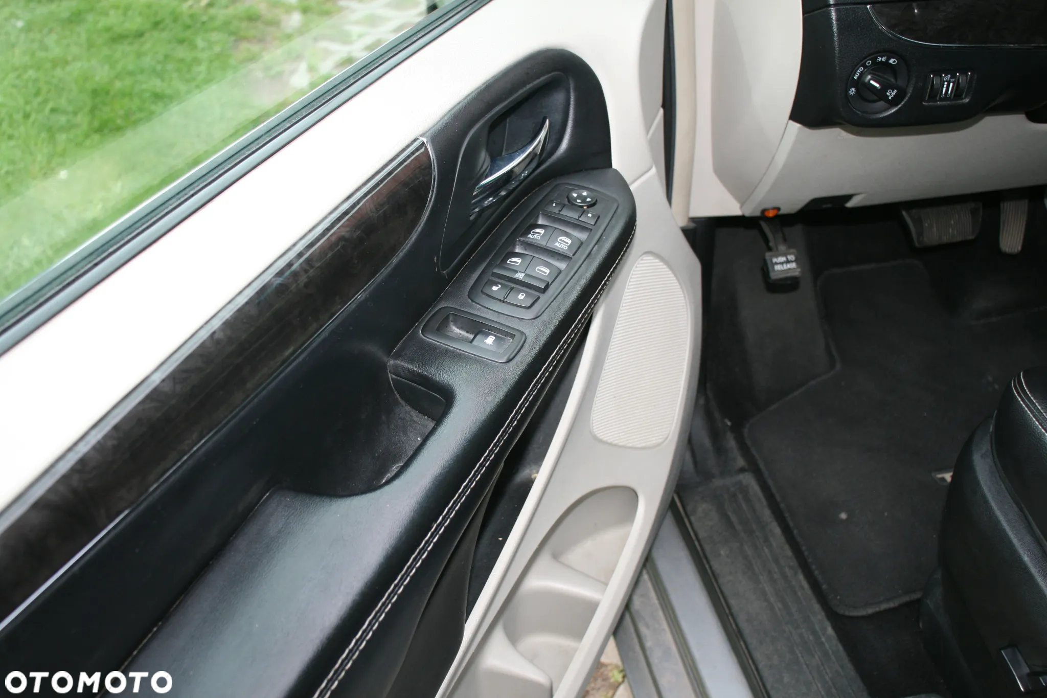 Chrysler Town & Country 3.6 Touring - 15