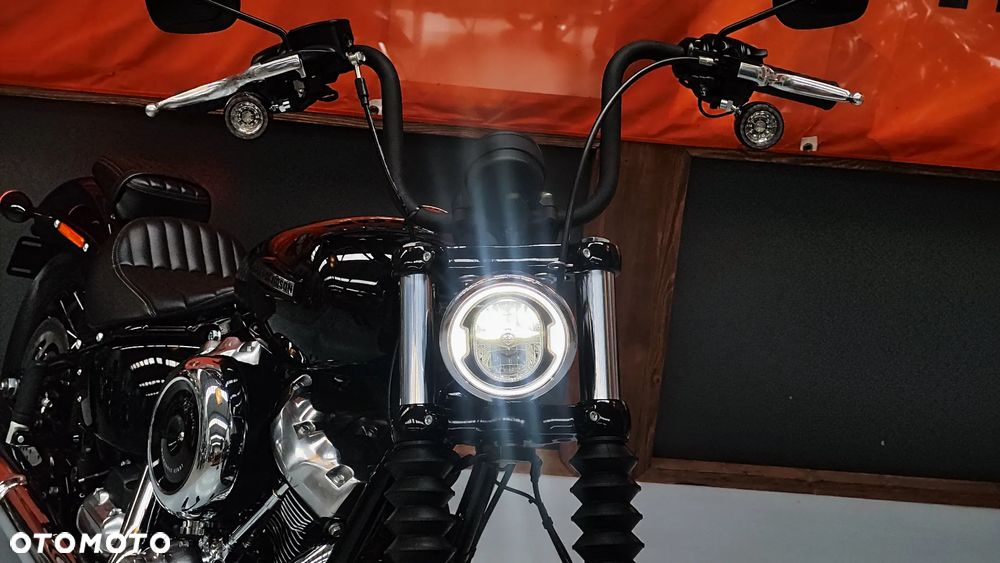 Harley-Davidson Softail Street Bob - 19