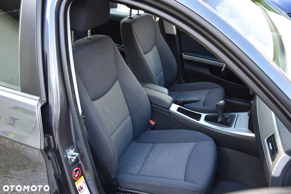 BMW Seria 3 318i - 19