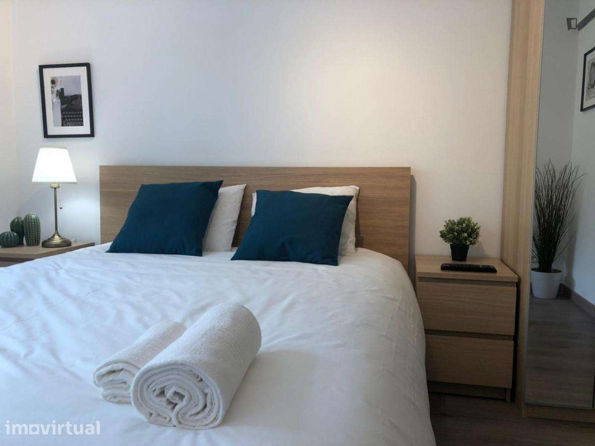 Quarto - localizado em Intendente Lisbon - Grande imagem: 5/12