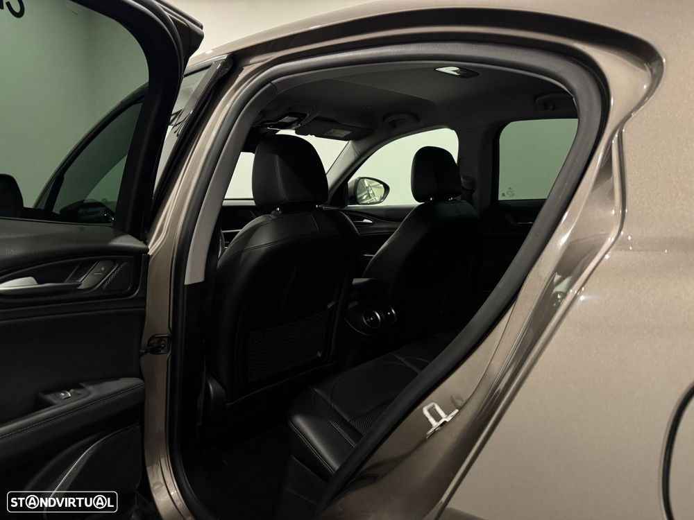 Alfa Romeo Stelvio 2.2 D Super AT8 - 34