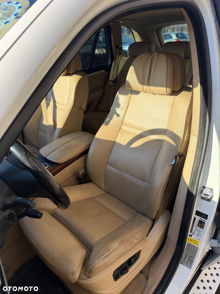 BMW X5 xDrive48i - 7