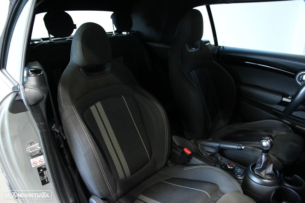 MINI Cabrio Cooper JCW - 12