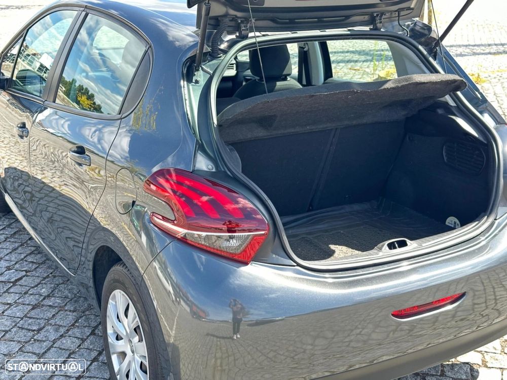 Peugeot 208 - 17