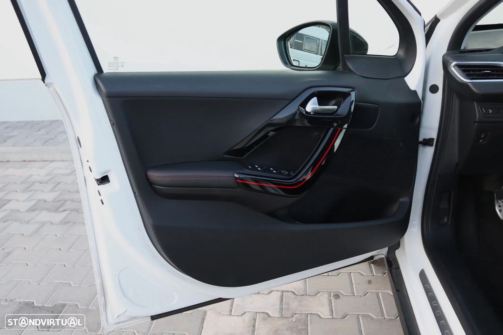 Peugeot 2008 1.2 PureTech GT Line - 29