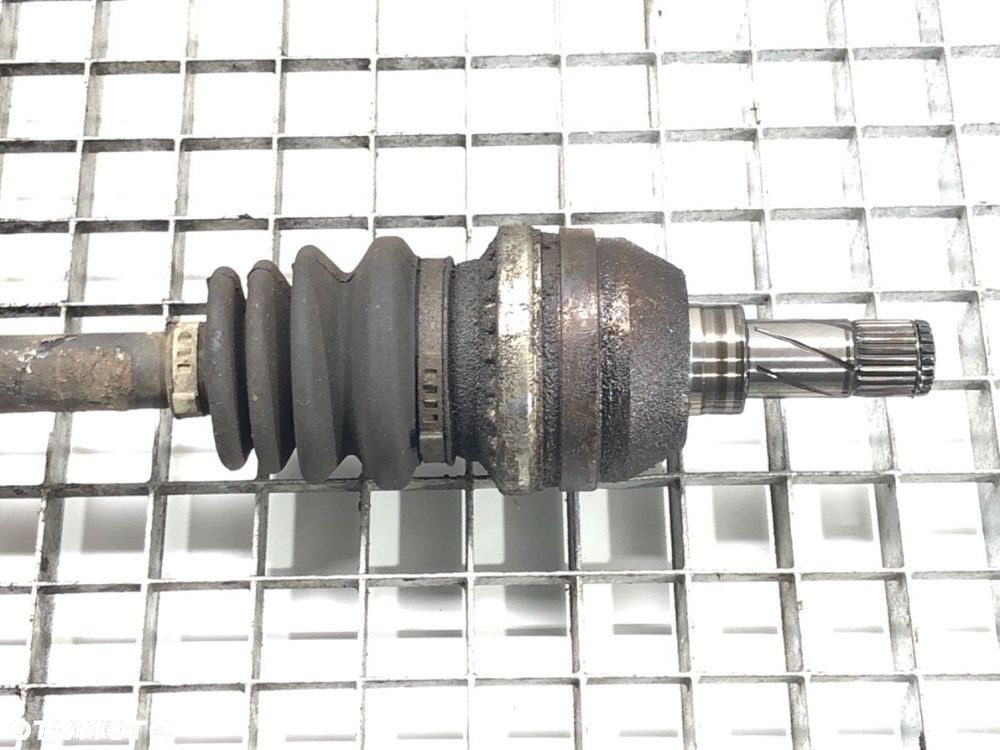 PÓŁOŚ PRAWY PRZÓD  OPEL ASTRA H GTC (A04) 2005 - 2010 1.6 (L08) 77 kW [105 KM] benzyna 2005 - - 3