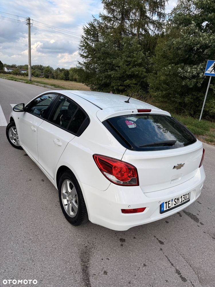 Chevrolet Cruze 1.6 LS - 29