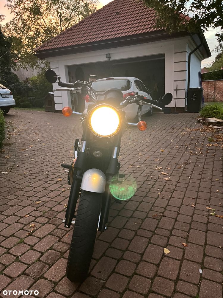 Triumph Bonneville - 7