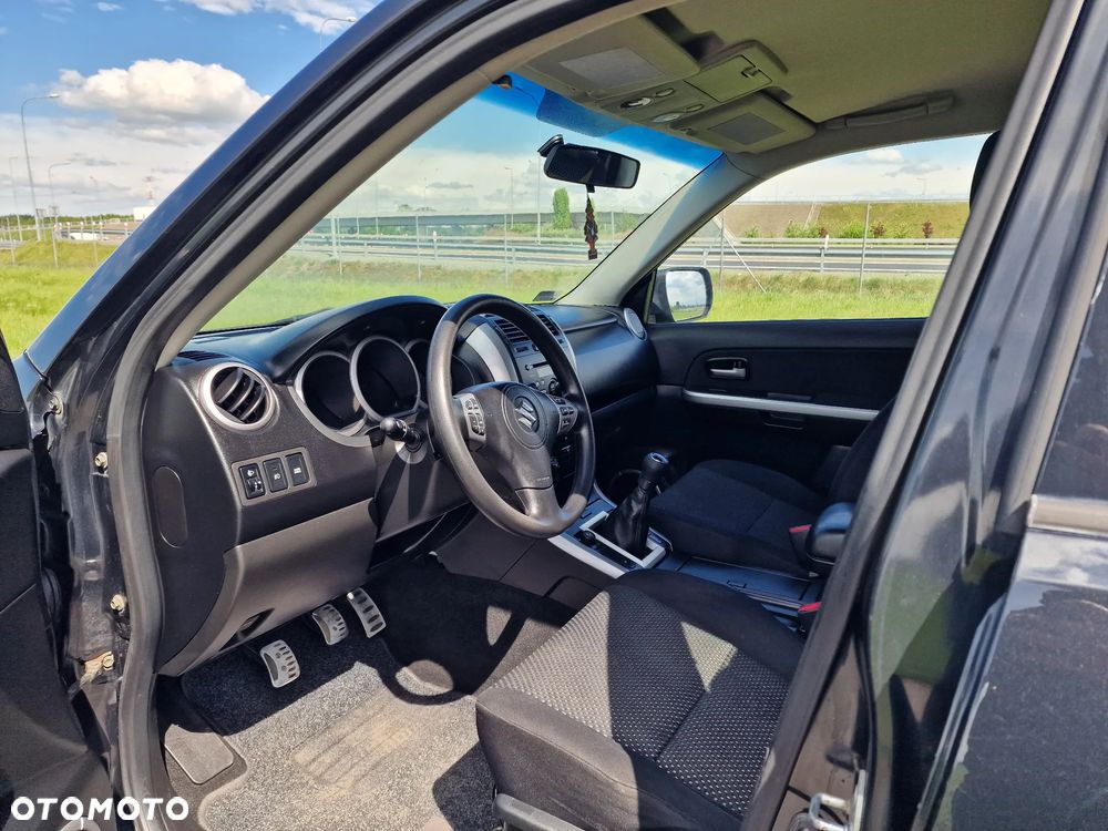Suzuki Grand Vitara 2.0 - 28