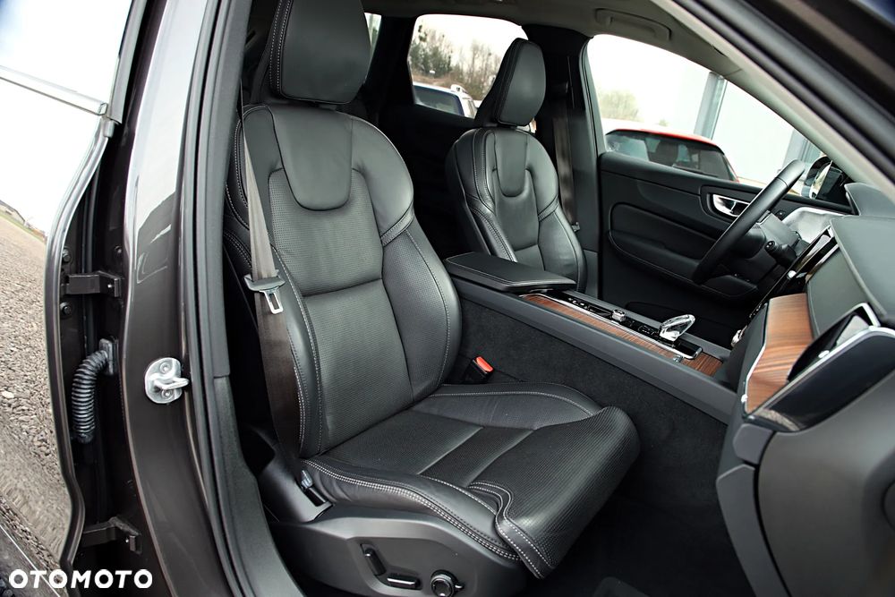 Volvo XC 60 T8 Plug-In Hybrid AWD Ultimate Dark - 26