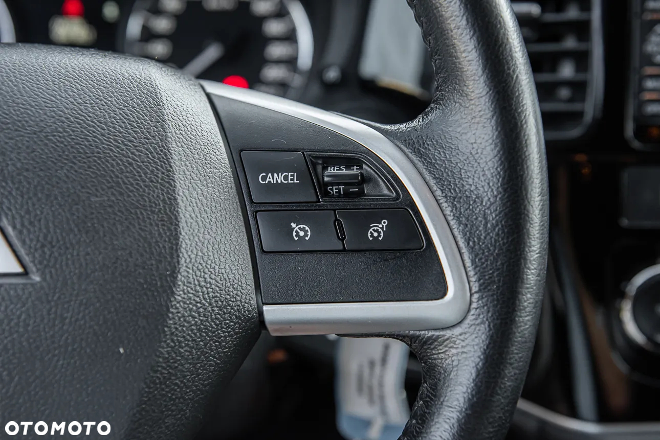 Mitsubishi Outlander - 19