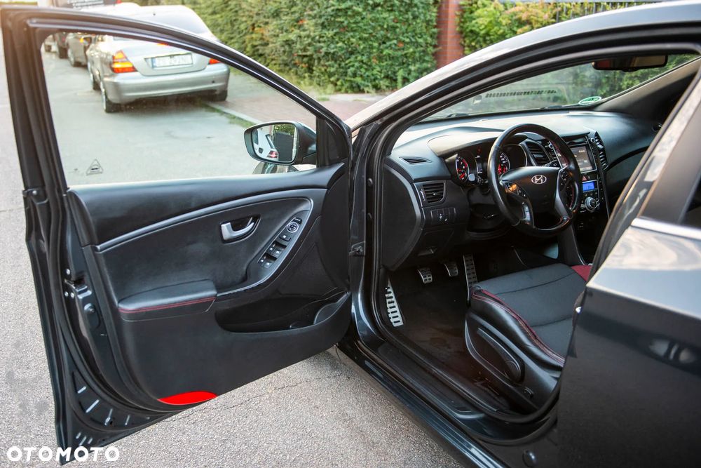 Hyundai i30 1.6 GDI Turbo Luxury - 17