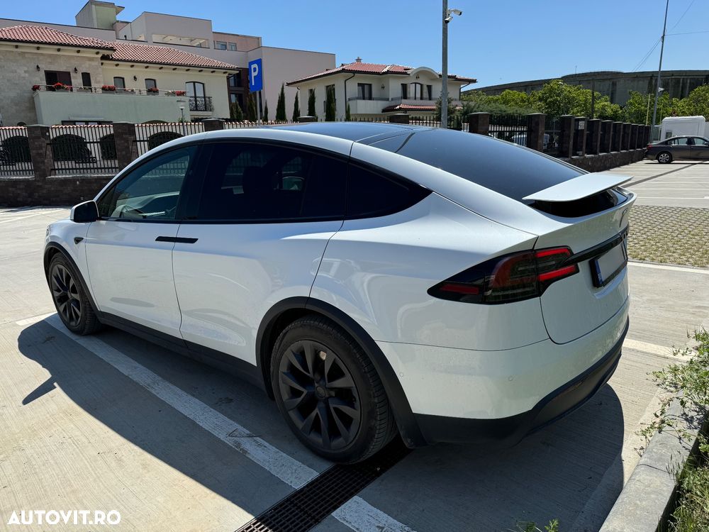 Tesla Model X - 6