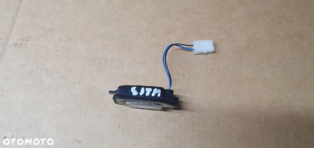 Lampka oświetlenie lusterka lewa lewe Mercedes E-Klasa W213 A0999060901 - 2
