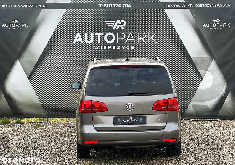 Volkswagen Touran - 10