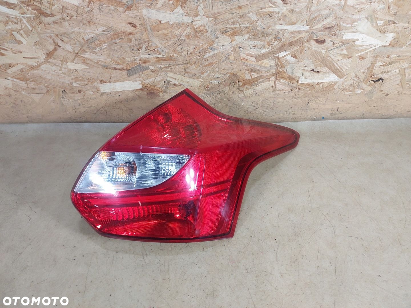 FOCUS MK3 HB LAMPA PRAWY TYŁ 11-13 - 1