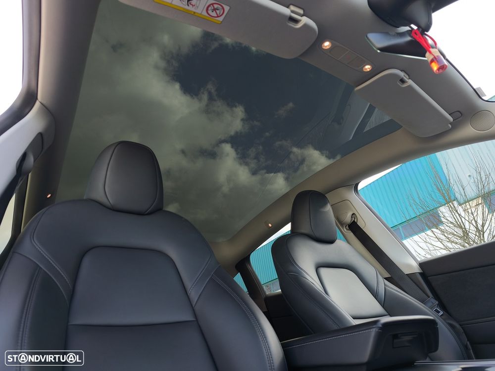 Tesla Model Y Performance Dual Motor AWD - 12