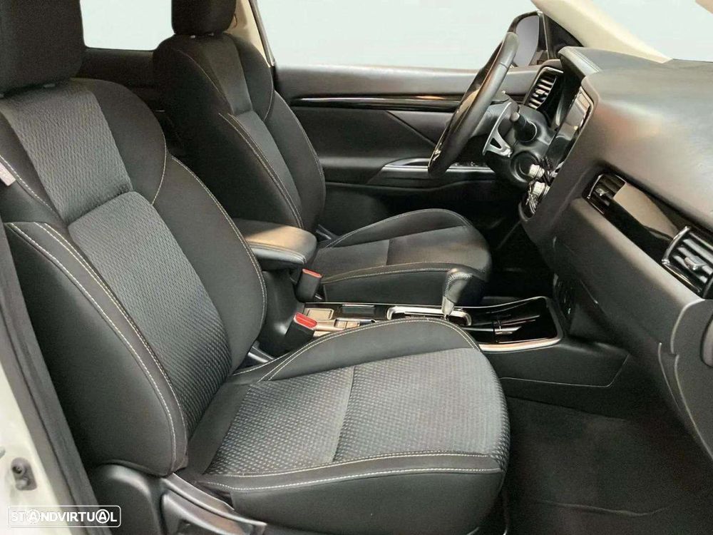 Mitsubishi Outlander - 15