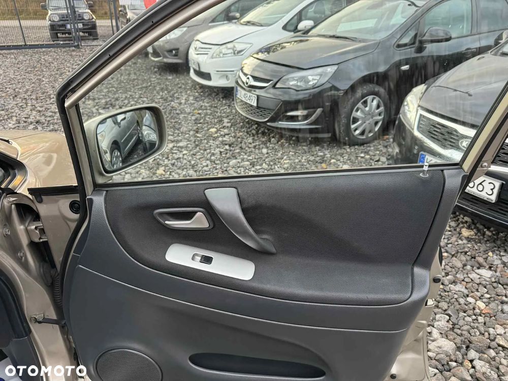 Suzuki Liana 1.6 Comfort - 16