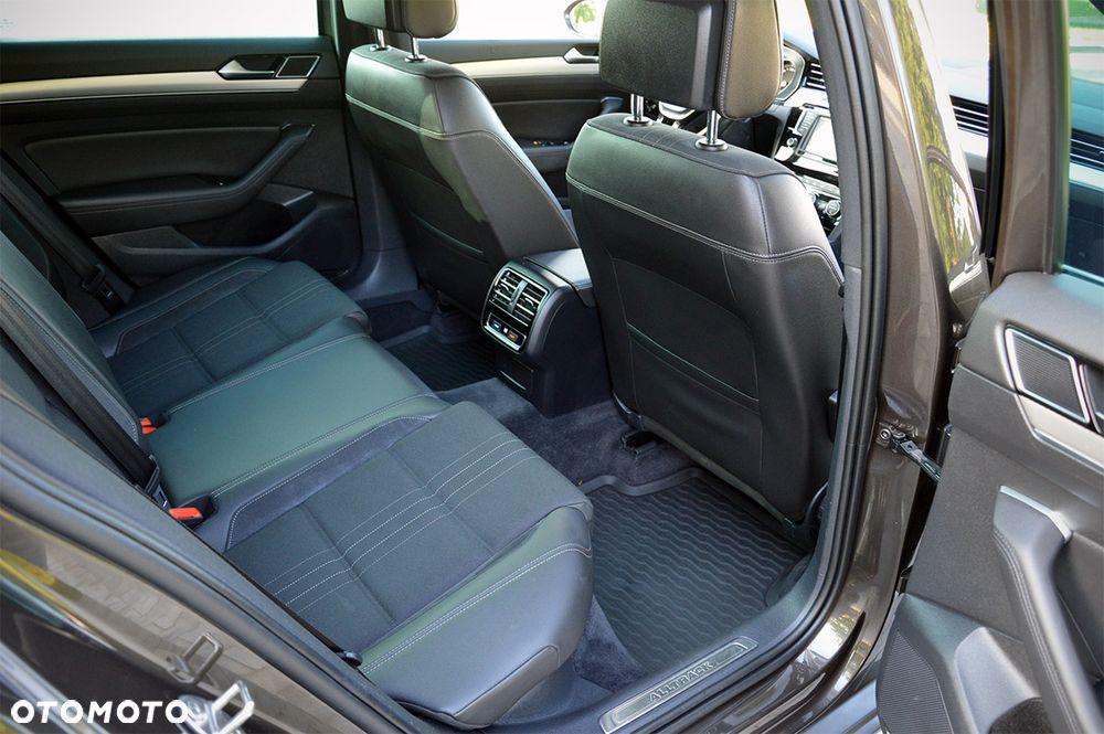 Volkswagen Passat Alltrack 2.0 TDI SCR 4Motion DSG (BMT) - 9