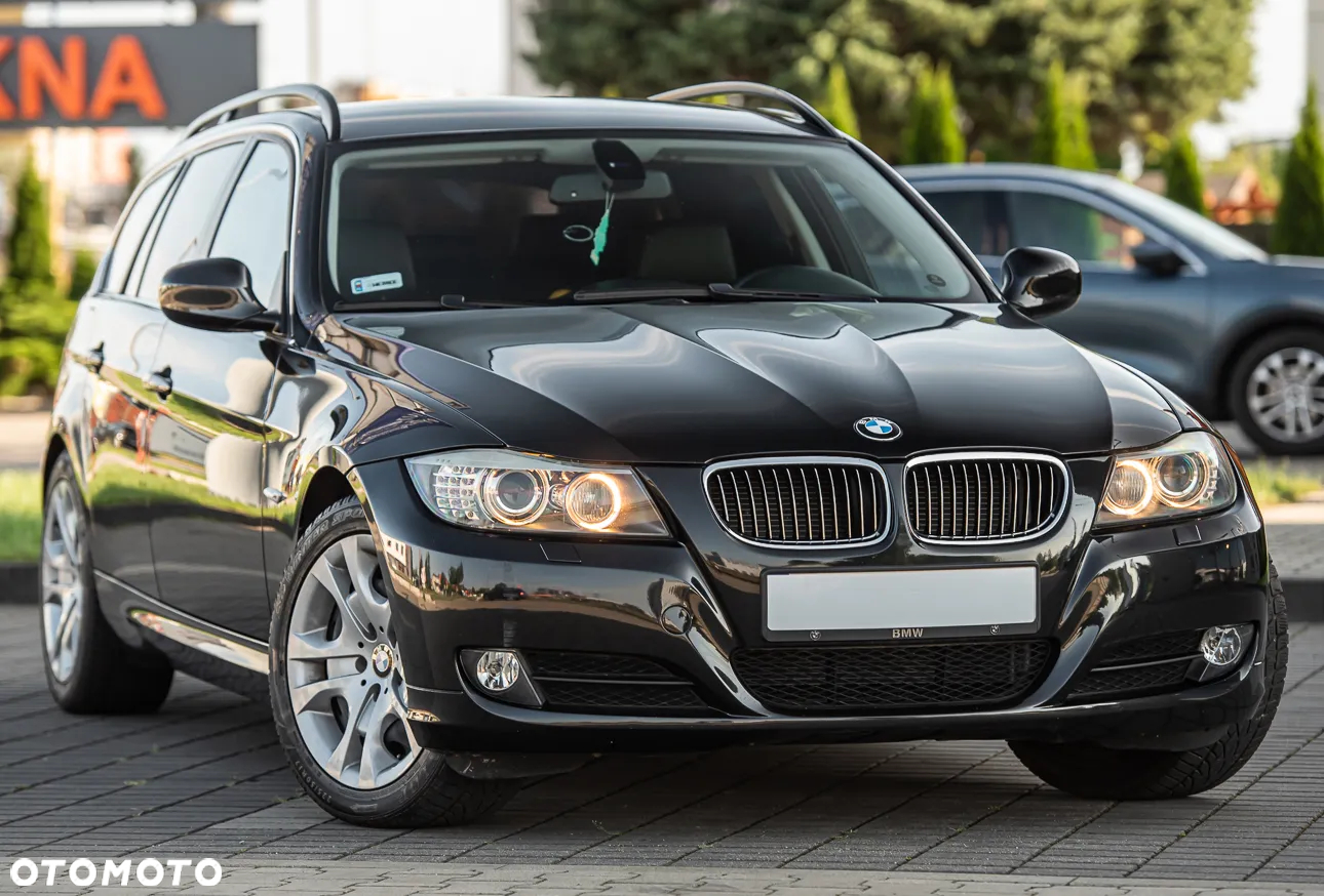 BMW Seria 3 325xi Touring - 2