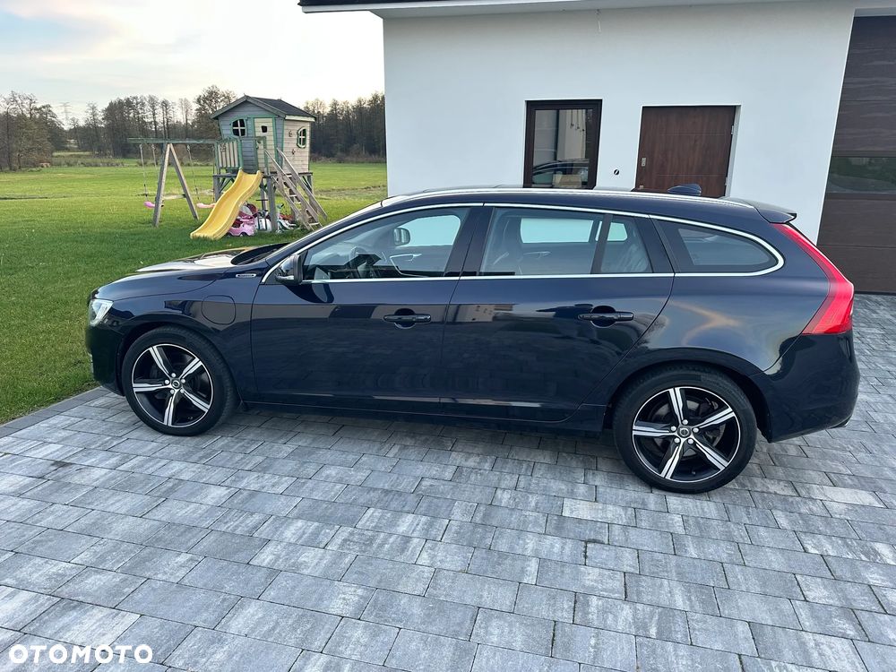 Volvo V60 D6 AWD Plug-in Hybrid Summum - 2