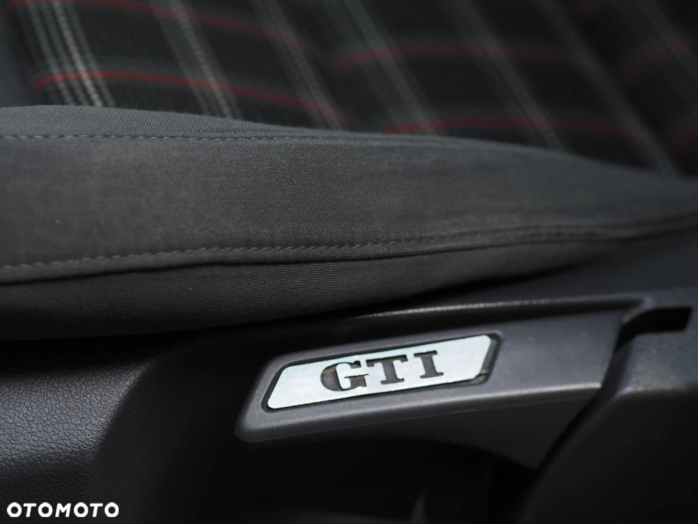 Volkswagen Golf 2.0 GTI - 25