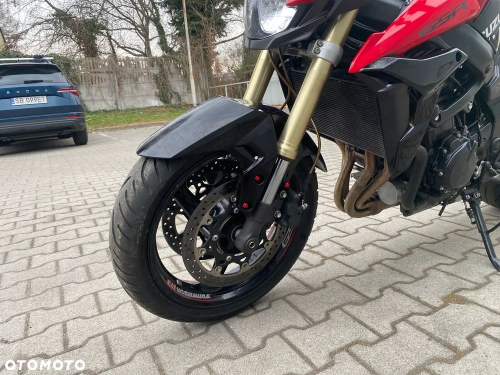 Suzuki GSR - 15