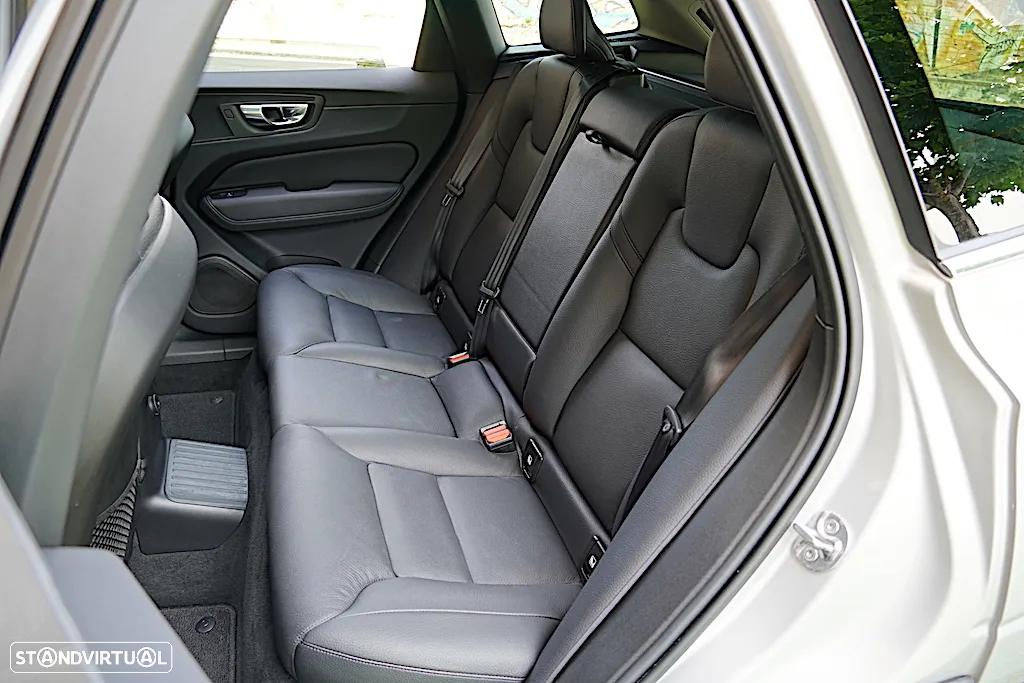 Volvo XC 60 2.0 T6 PHEV Inscription AWD - 24