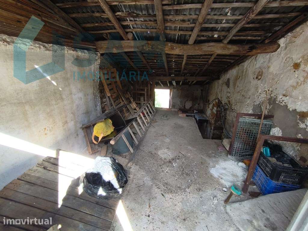 Moradia T2 para restauro no Vilar - Grande imagem: 4/19
