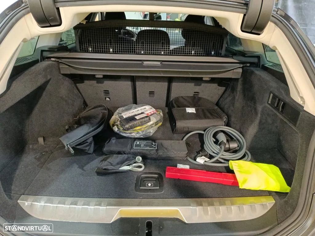 BMW 330 e Touring Corporate Edition Auto - 10