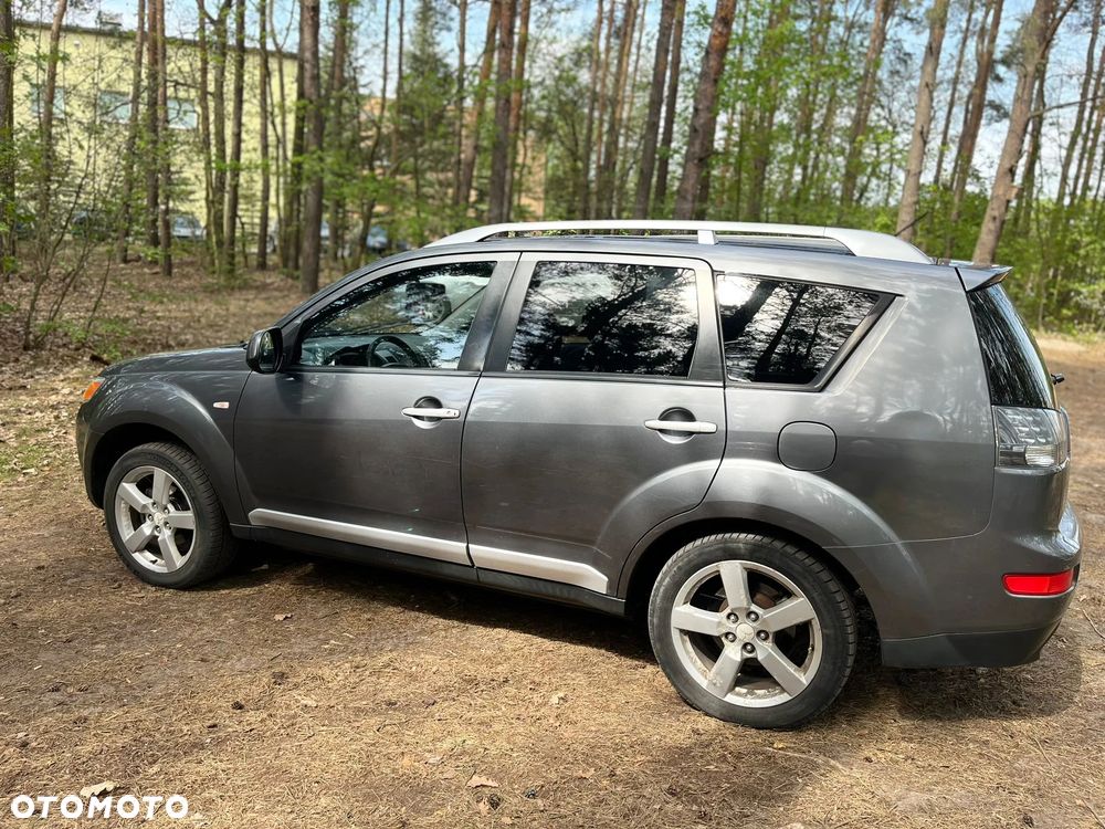 Mitsubishi Outlander 2.0 DID Instyle NAVI - 9