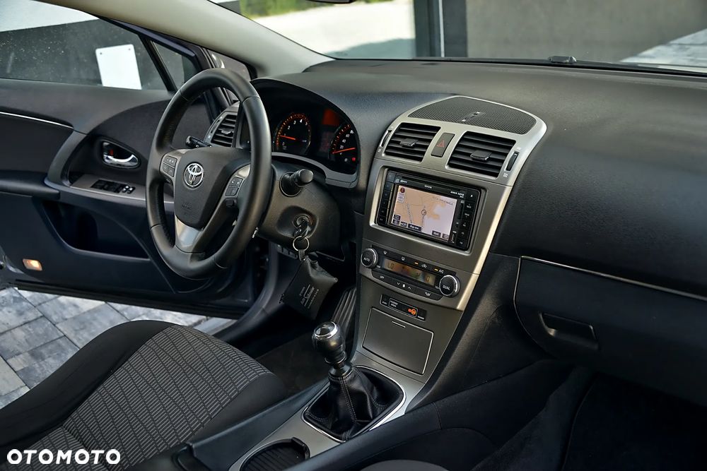 Toyota Avensis 1.6 Premium - 29
