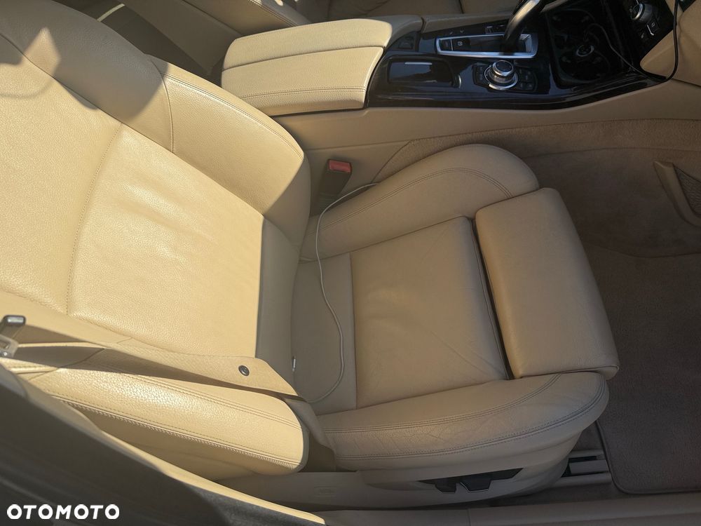 BMW Seria 5 525d xDrive Sport-Aut - 37