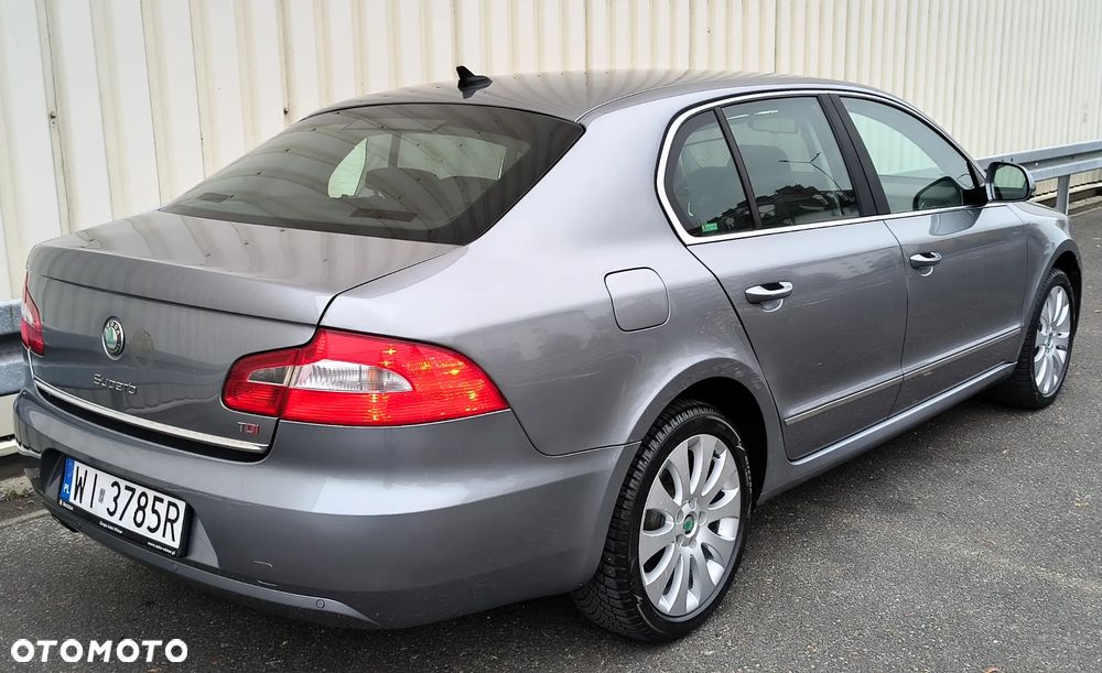 Skoda Superb 2011 photo 4