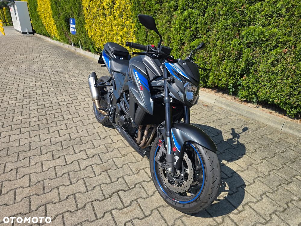 Suzuki GSX - 8