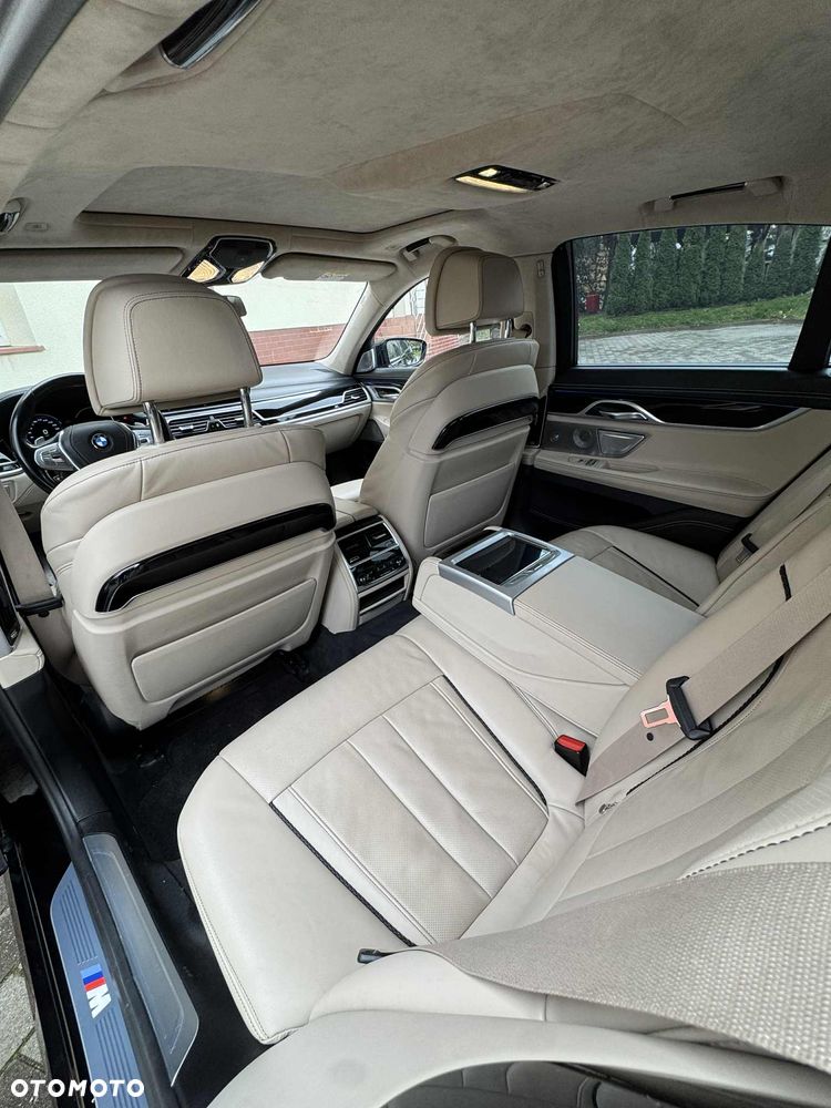 BMW Seria 7 750i xDrive - 10