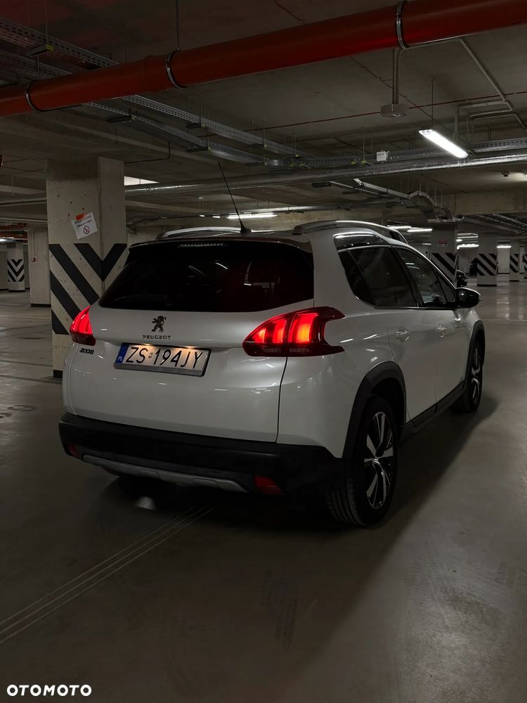 Peugeot 2008 1.2 PureTech Allure S&S - 6