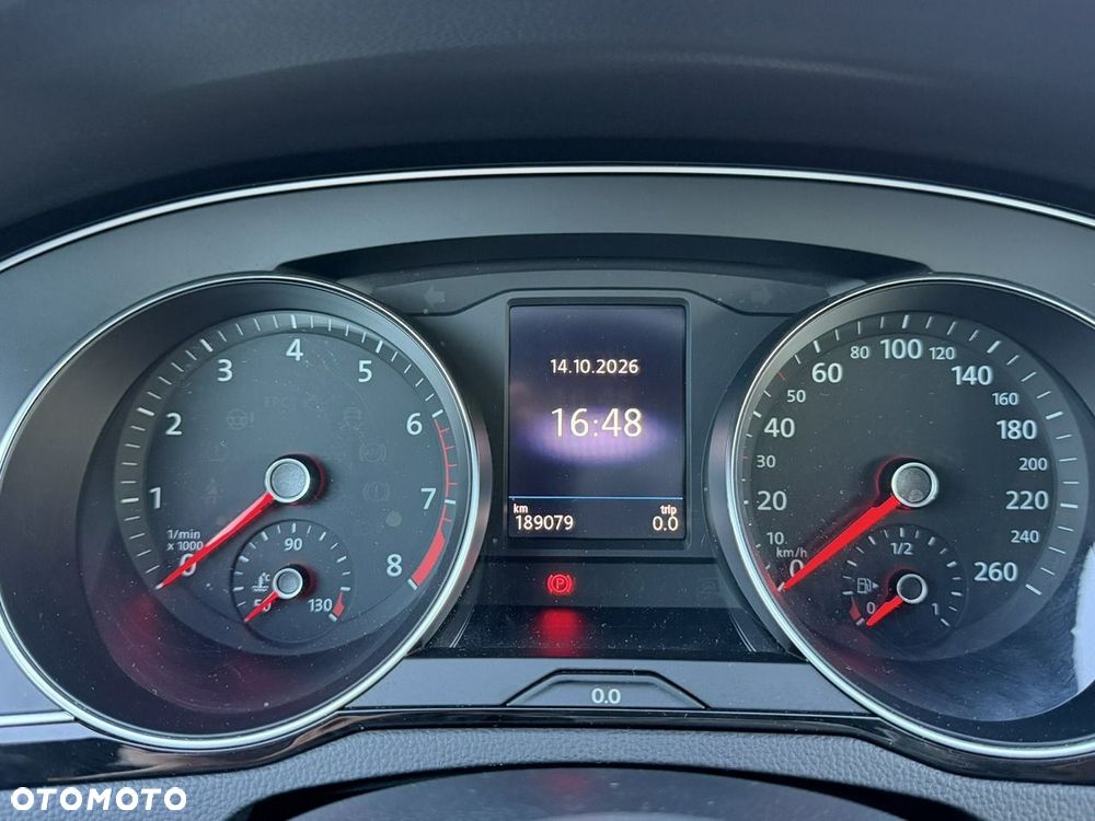 Volkswagen Passat - 19
