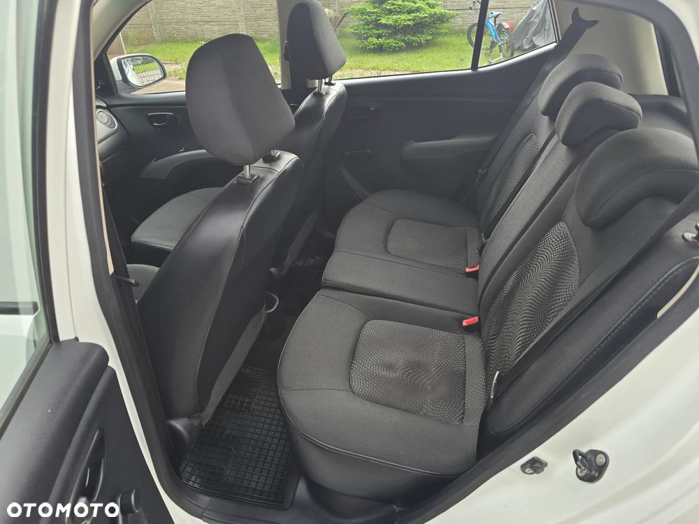Hyundai i10 1.1 FIFA WM Edition - 8